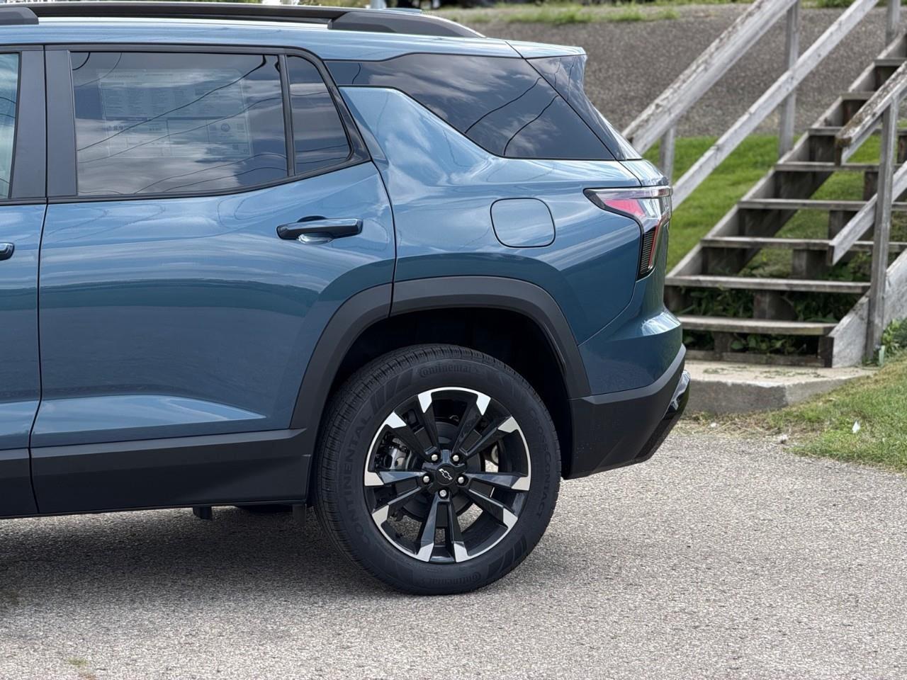 2027 Chevrolet Equinox RS 4dr All-Wheel Drive Photo3
