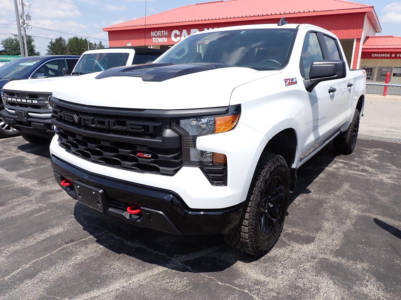 2025 Chevrolet Silverado 1500 Custom Trail Boss 4WD Photo