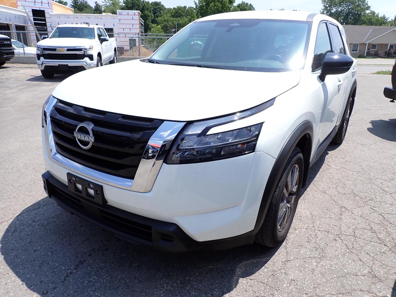 2024 Nissan Pathfinder S AWD 4 DR Photo