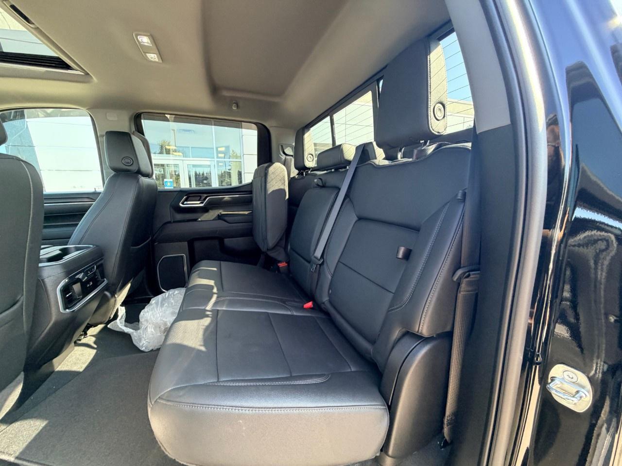 2024 GMC Sierra 1500 Crew Cab Short Box 4-Wheel Drive SLT Photo