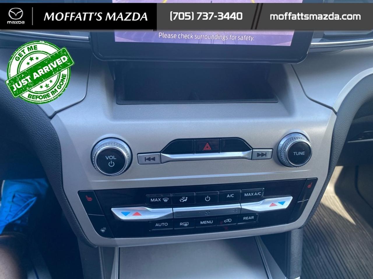 2023 Ford Explorer XLT Photo