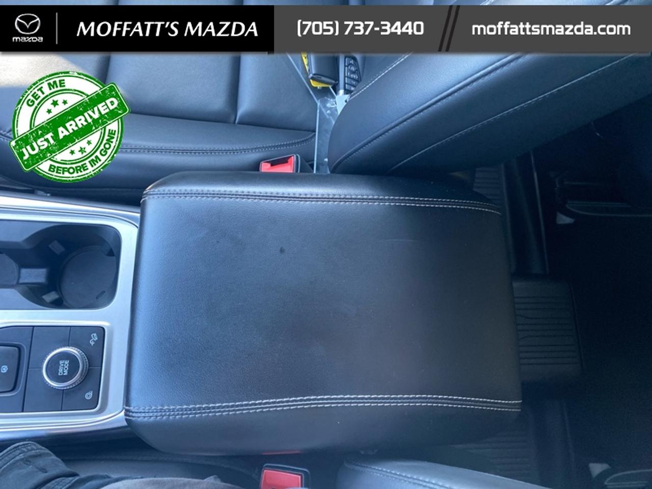 2023 Ford Explorer XLT Photo
