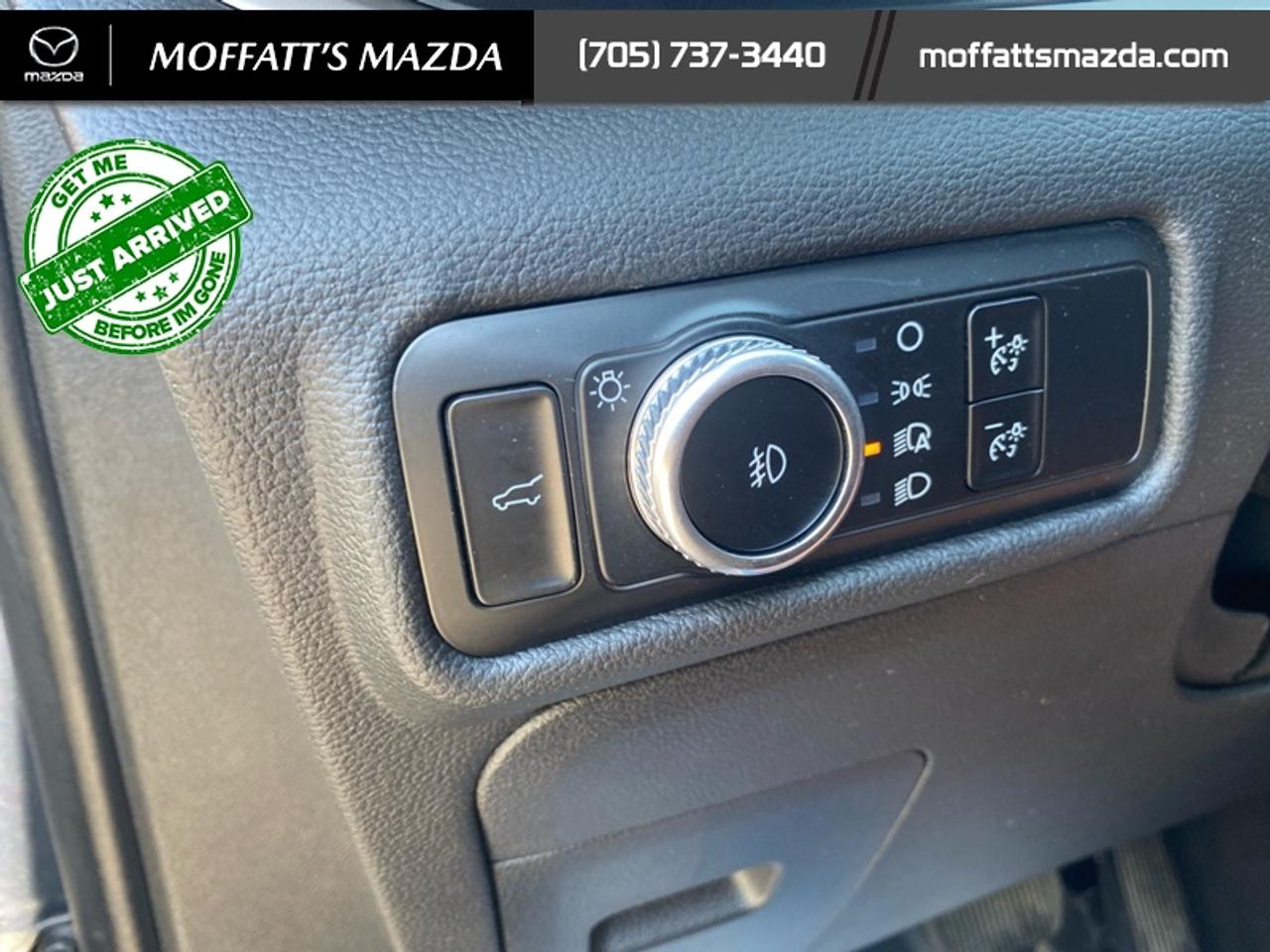 2023 Ford Explorer XLT Photo