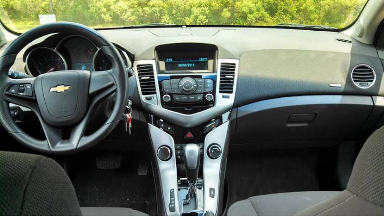 2012 Chevrolet Cruze LT Turbo w/1SA Photo