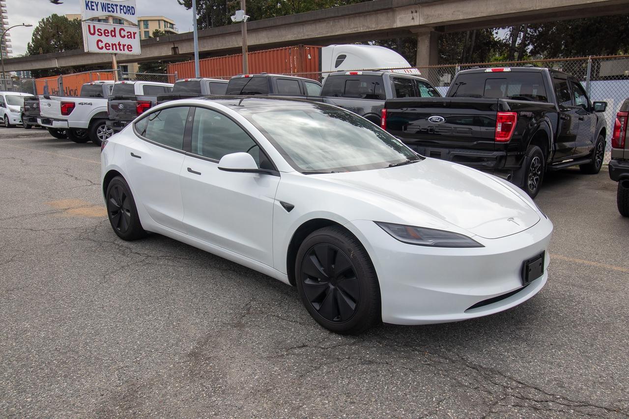 2024 Tesla Model 3 RWD Photo3