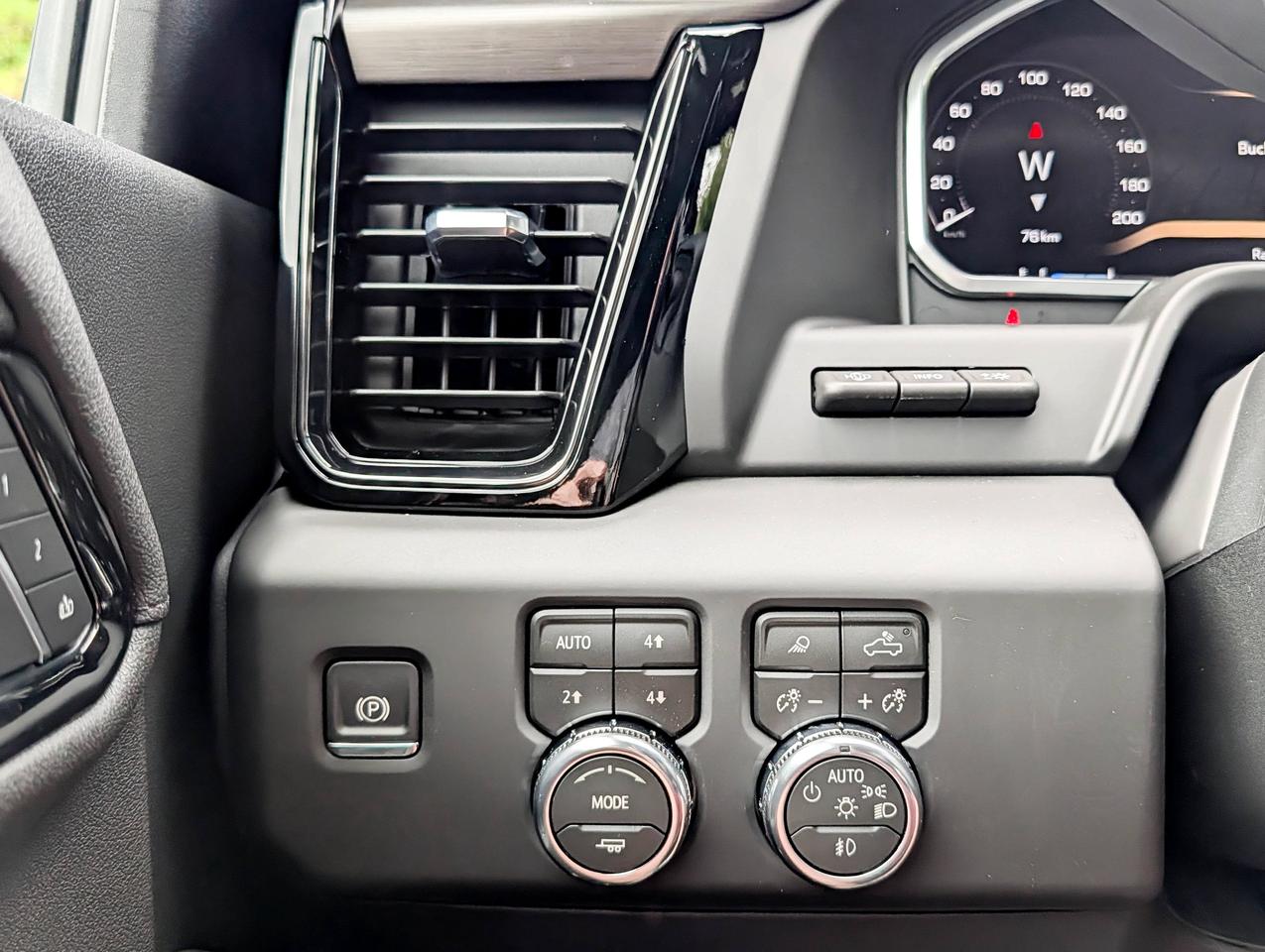 2026 GMC SIERRA 2500HD AT4 Photo