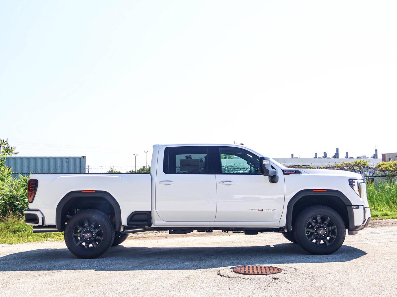 2026 GMC SIERRA 2500HD AT4 Photo3