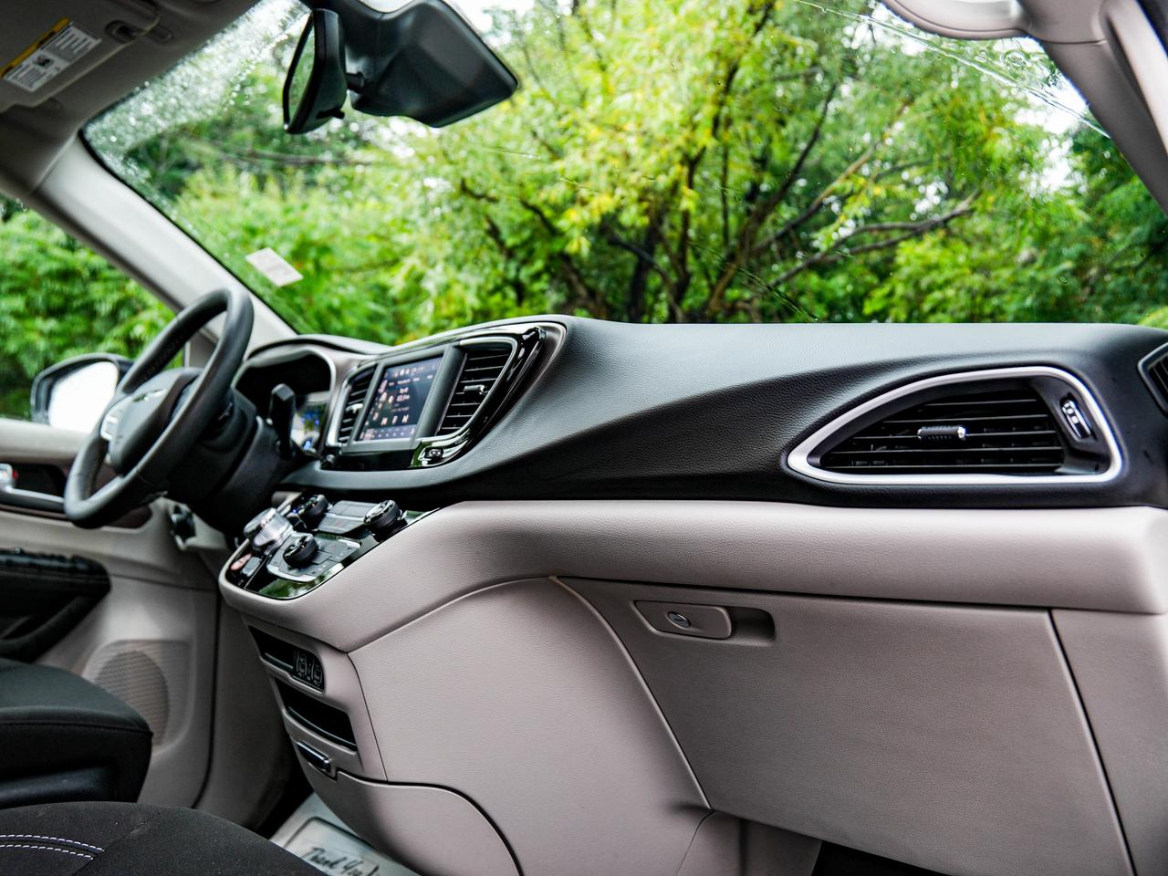 2024 Chrysler Grand Caravan SXT Photo