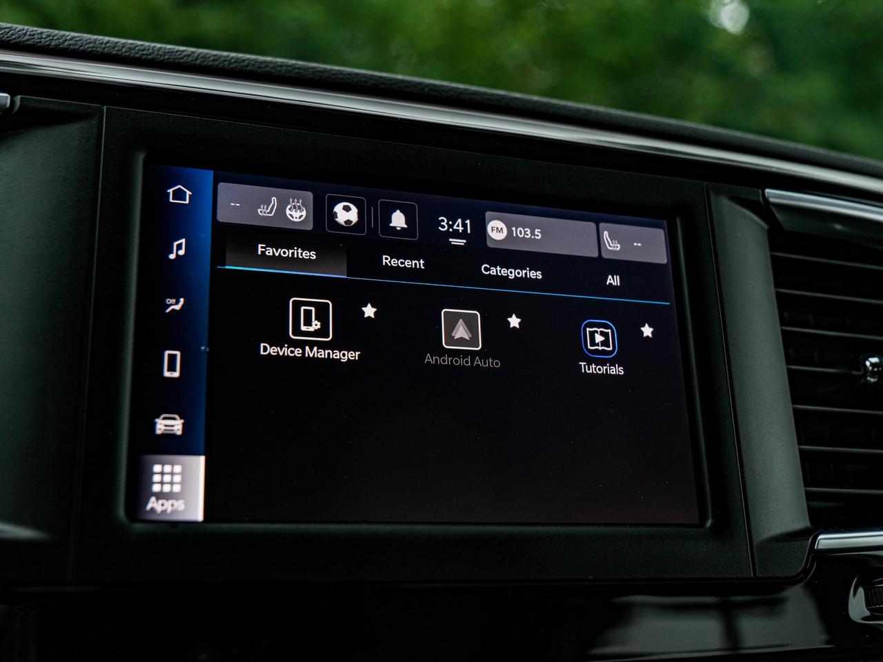 2024 Chrysler Grand Caravan SXT Photo