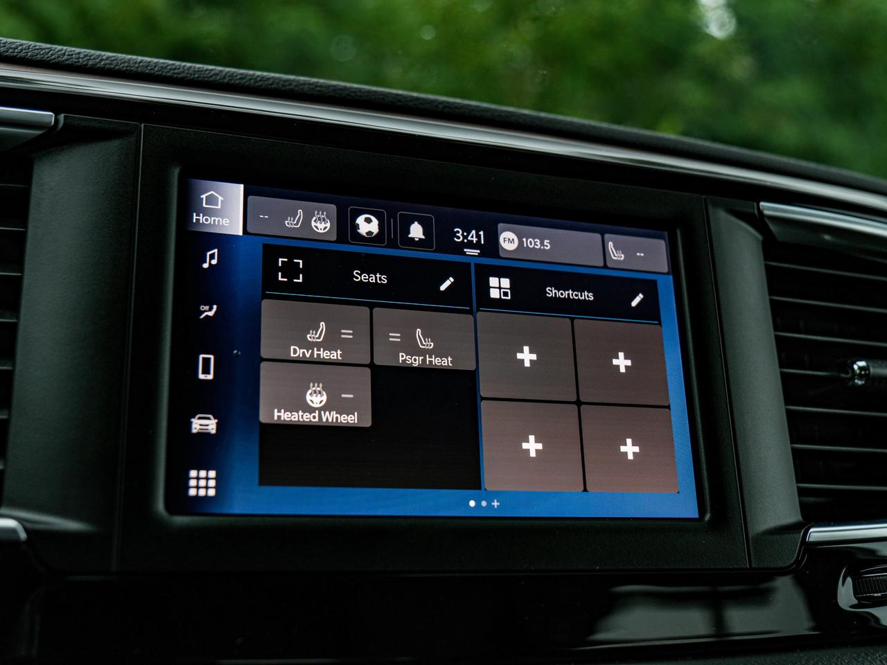 2024 Chrysler Grand Caravan SXT Photo