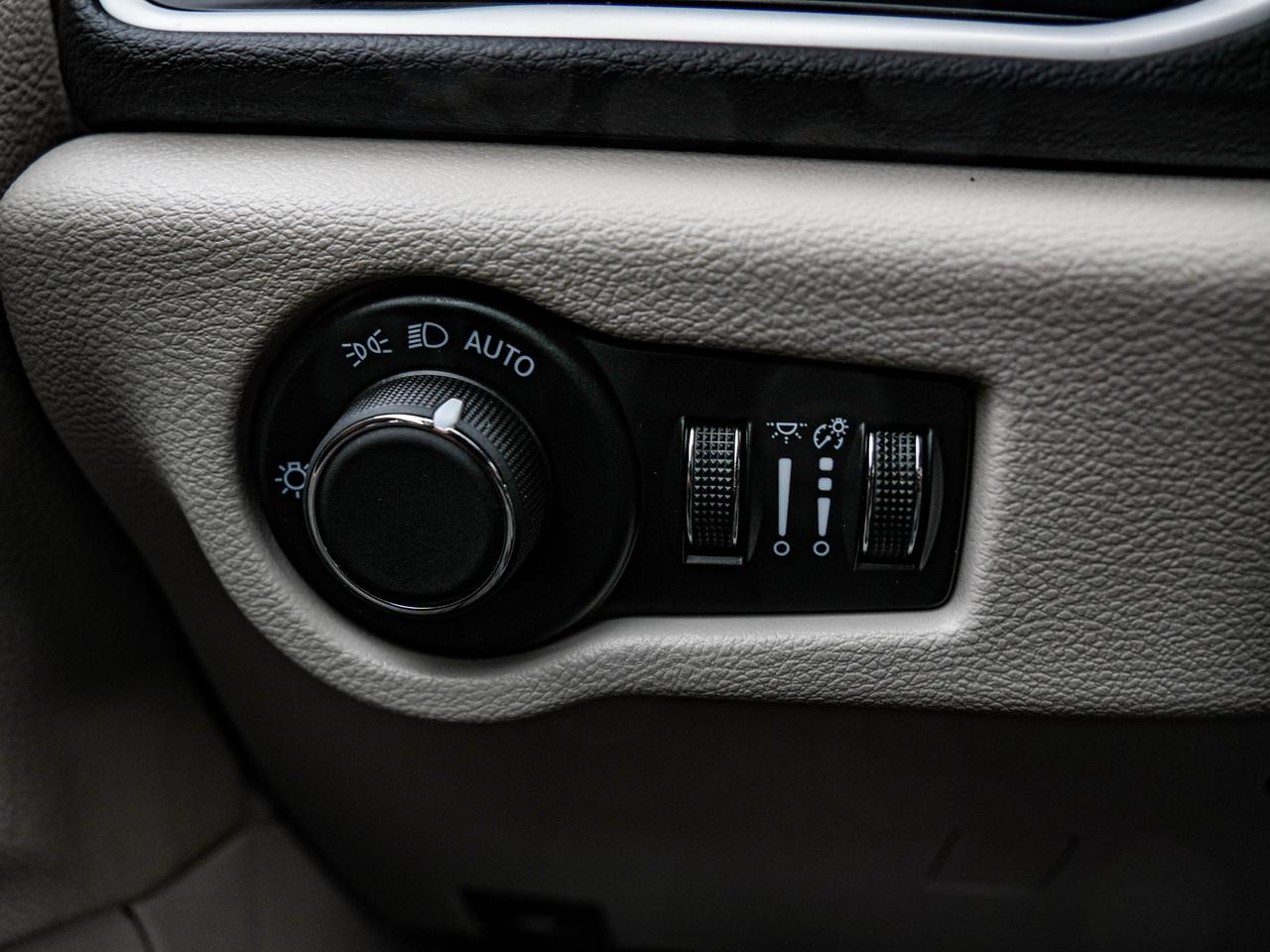 2024 Chrysler Grand Caravan SXT Photo