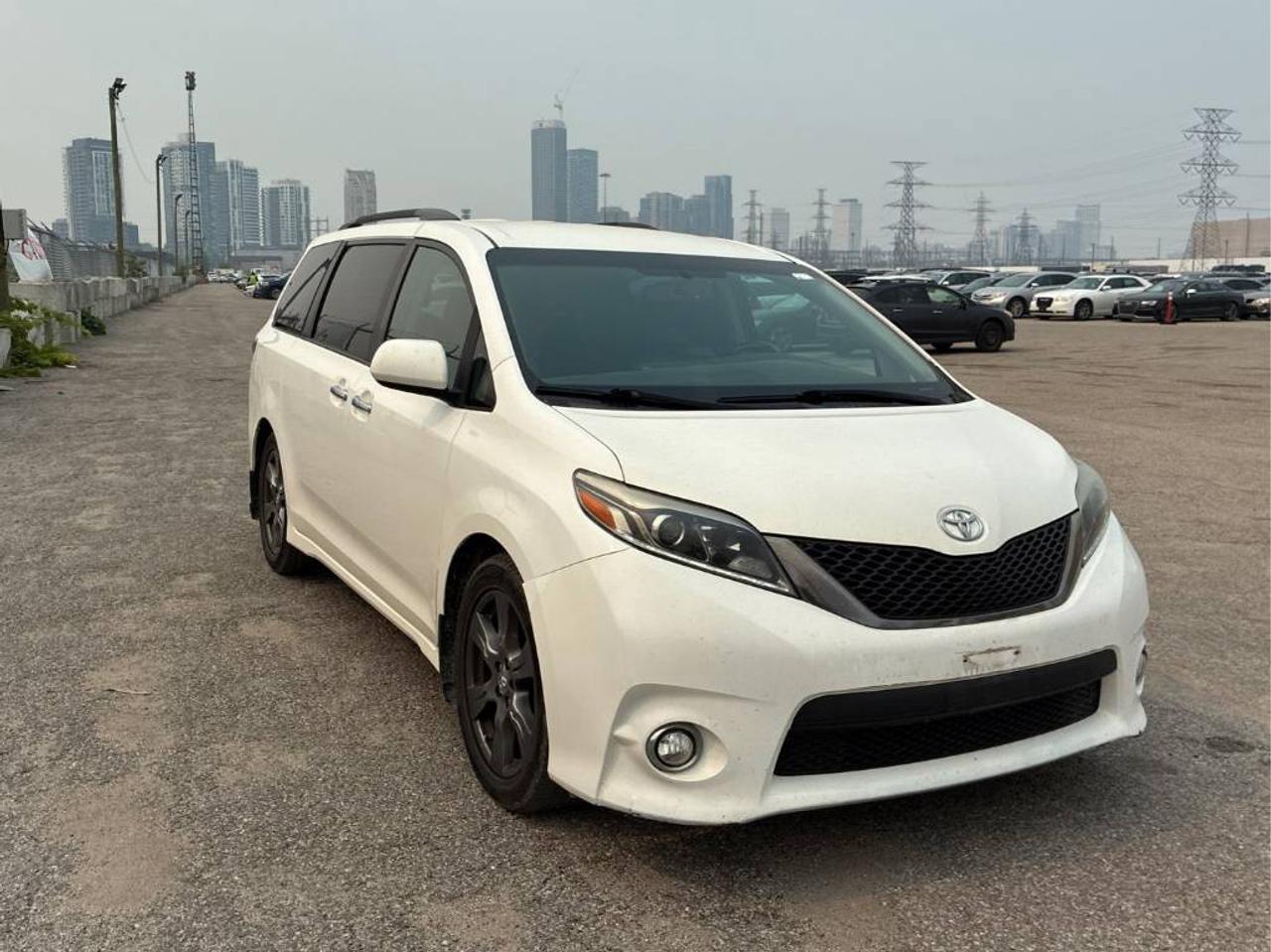 Used 2017 Toyota Sienna SE-SPORT-8 PASSENGER-POWER DOORS for sale in Toronto, ON