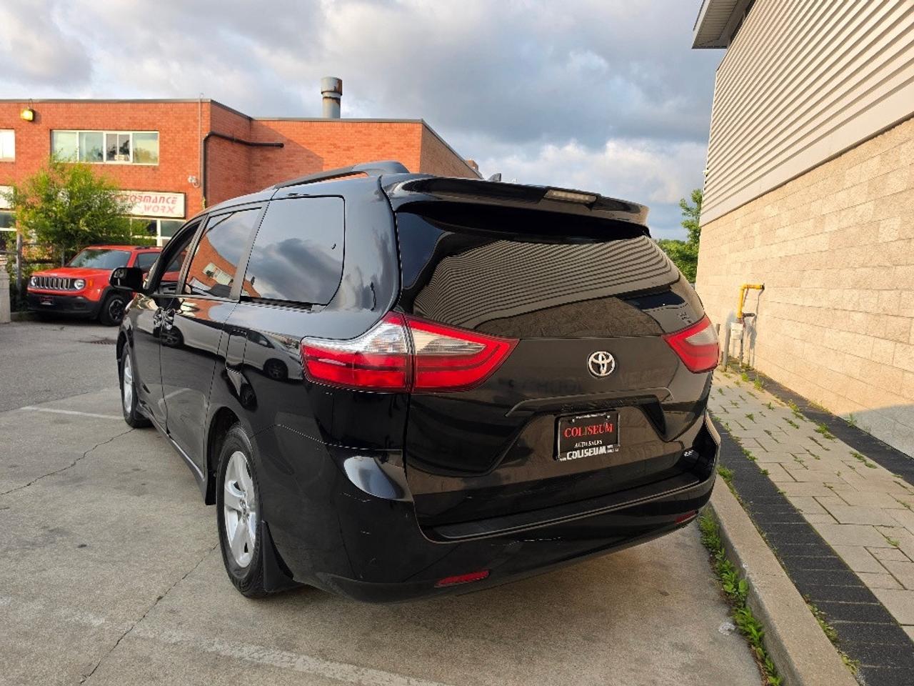 2020 Toyota Sienna LE 8 PASSENGER-POWER DOOR-LDW Photo