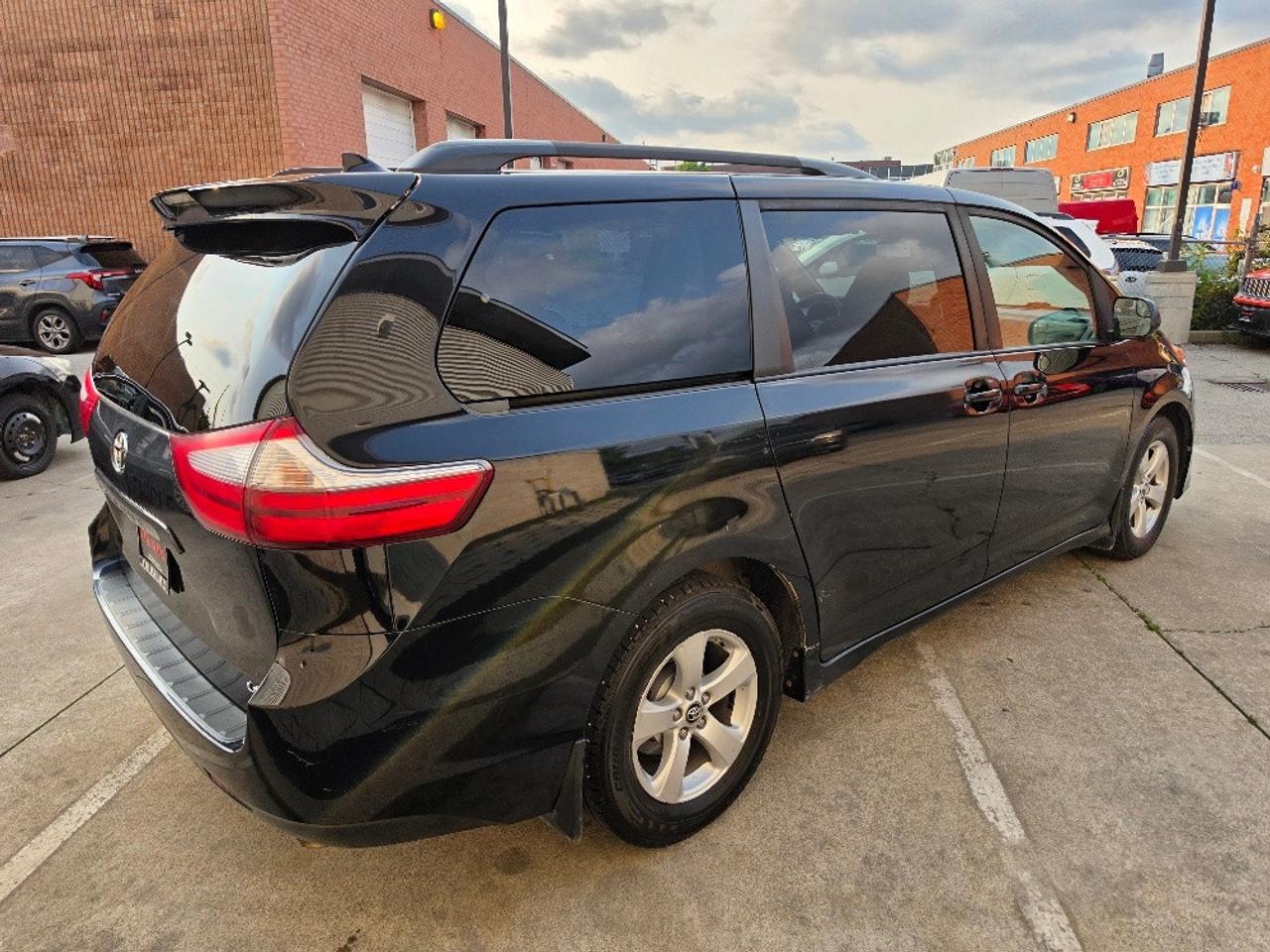 2020 Toyota Sienna LE 8 PASSENGER-POWER DOOR-LDW Photo