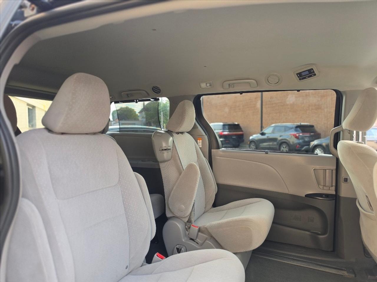 2020 Toyota Sienna LE 8 PASSENGER-POWER DOOR-LDW Photo