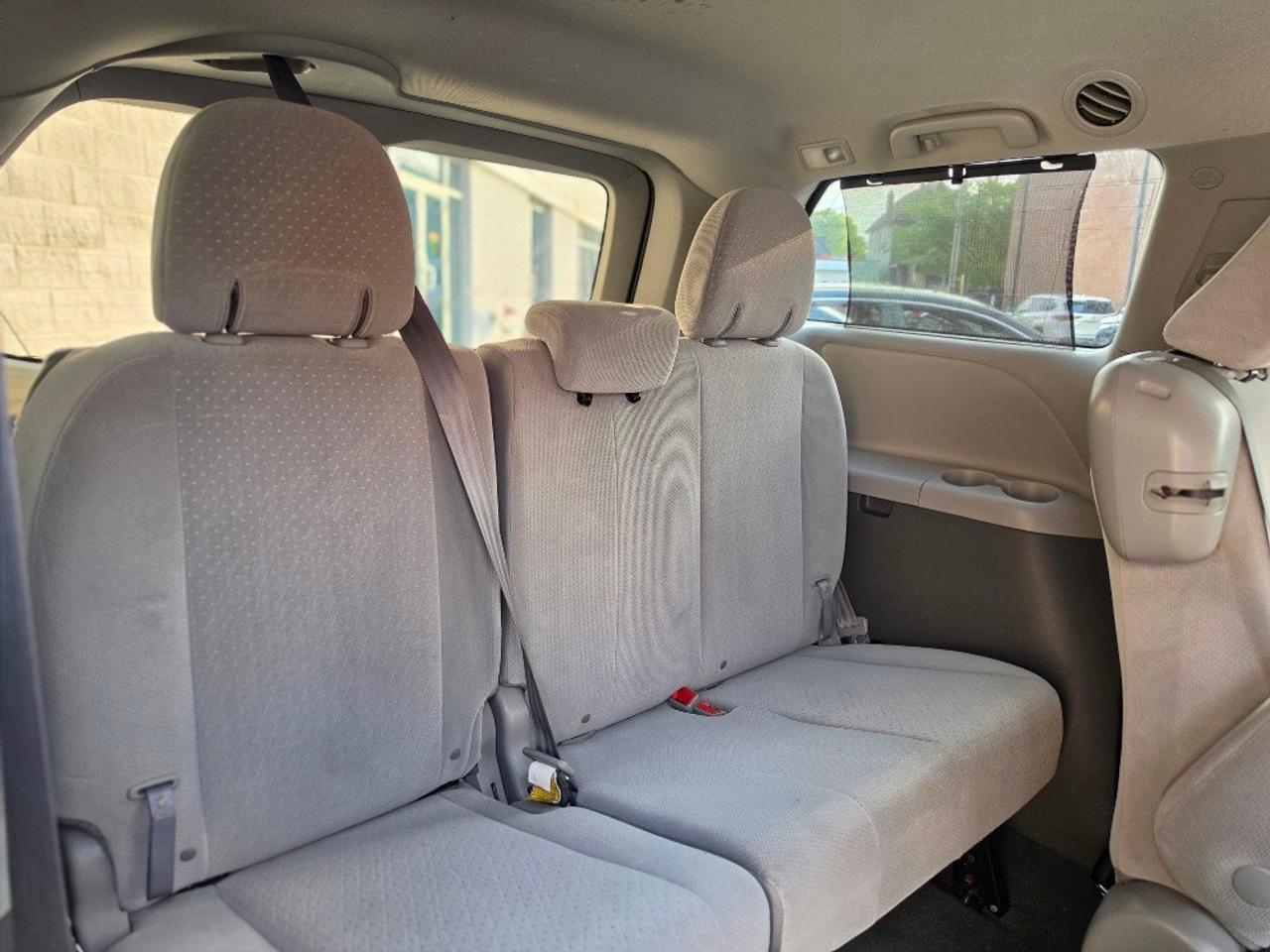 2020 Toyota Sienna LE 8 PASSENGER-POWER DOOR-LDW Photo