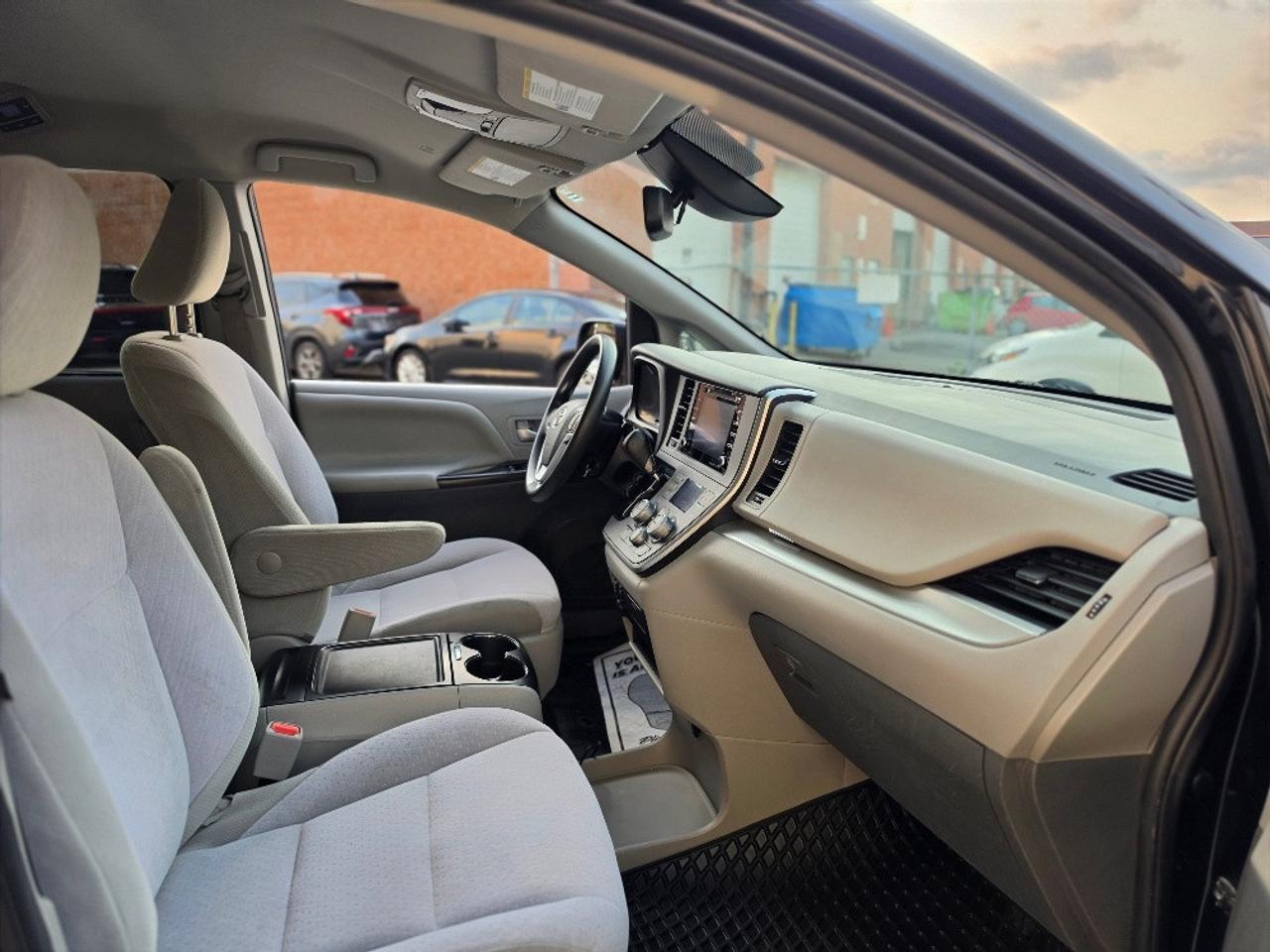 2020 Toyota Sienna LE 8 PASSENGER-POWER DOOR-LDW Photo