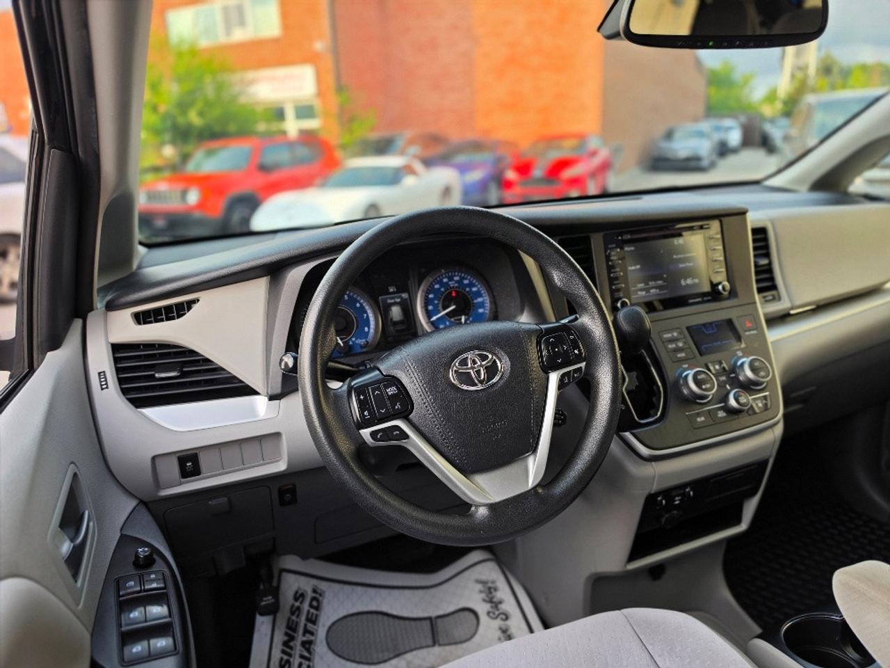2020 Toyota Sienna LE 8 PASSENGER-POWER DOOR-LDW Photo