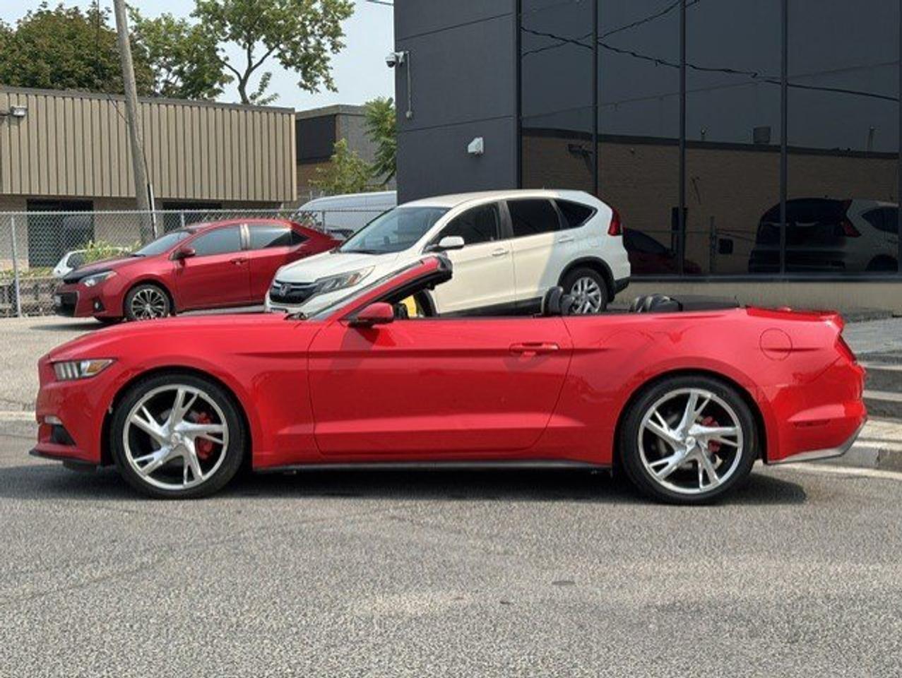 2015 Ford Mustang ECOBOOST PREMIUM CONVERTIBLE-LEATHER-CAMERA-20 INCH RIMS!! Photo2