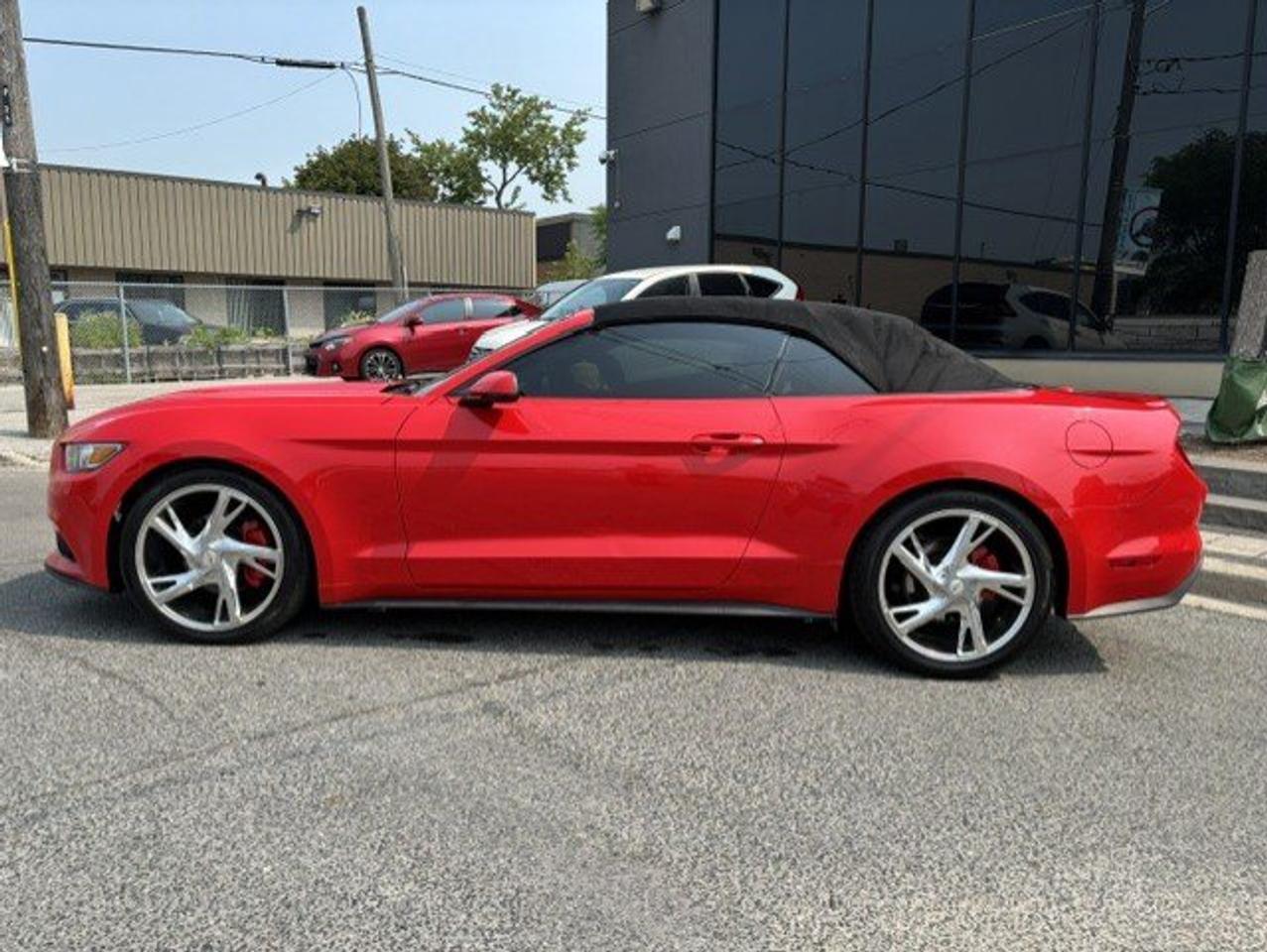 2015 Ford Mustang ECOBOOST PREMIUM CONVERTIBLE-LEATHER-CAMERA-20 INCH RIMS!! Photo3