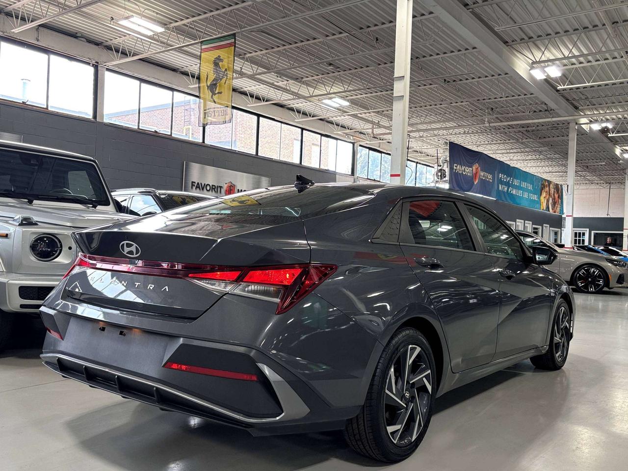2024 Hyundai Elantra Preferred|NAV|SUNROOF|ALLOYS|AMBIENT|HEATEDSEATS|+ Photo
