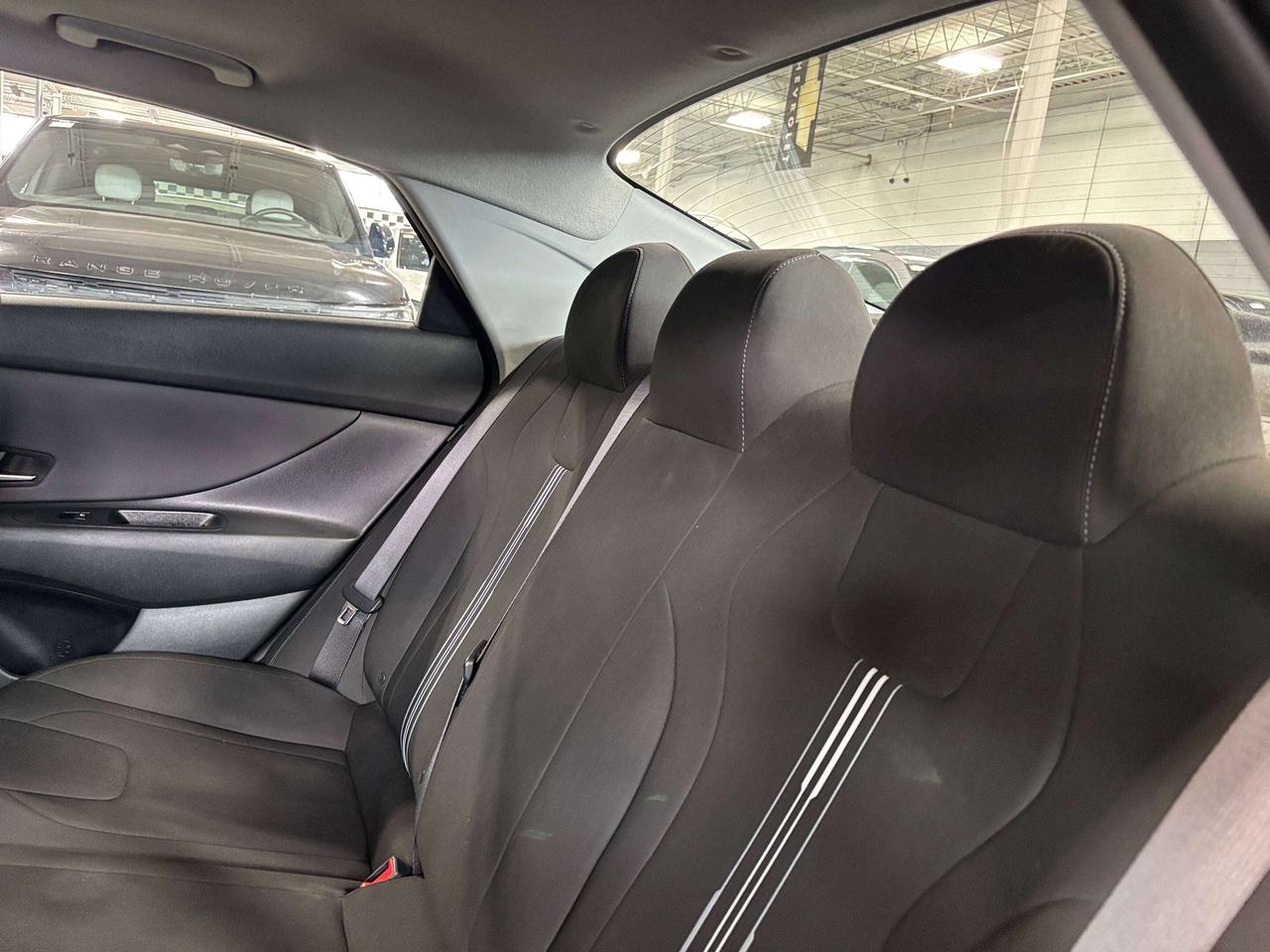 2024 Hyundai Elantra Preferred|NAV|SUNROOF|ALLOYS|AMBIENT|HEATEDSEATS|+ Photo