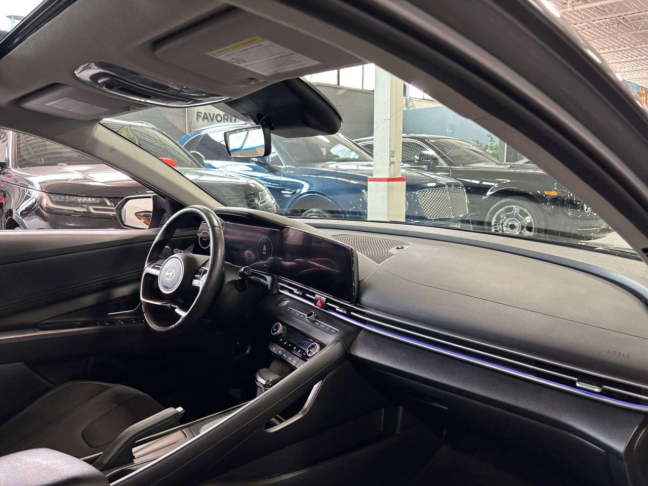 2024 Hyundai Elantra Preferred|NAV|SUNROOF|ALLOYS|AMBIENT|HEATEDSEATS|+ Photo