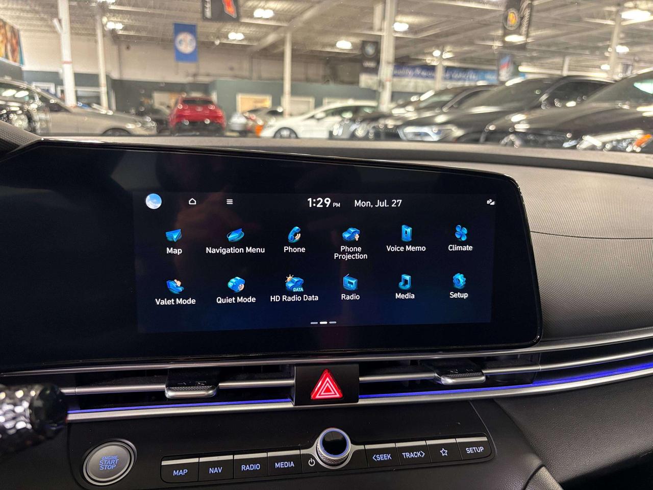 2024 Hyundai Elantra Preferred|NAV|SUNROOF|ALLOYS|AMBIENT|HEATEDSEATS|+ Photo