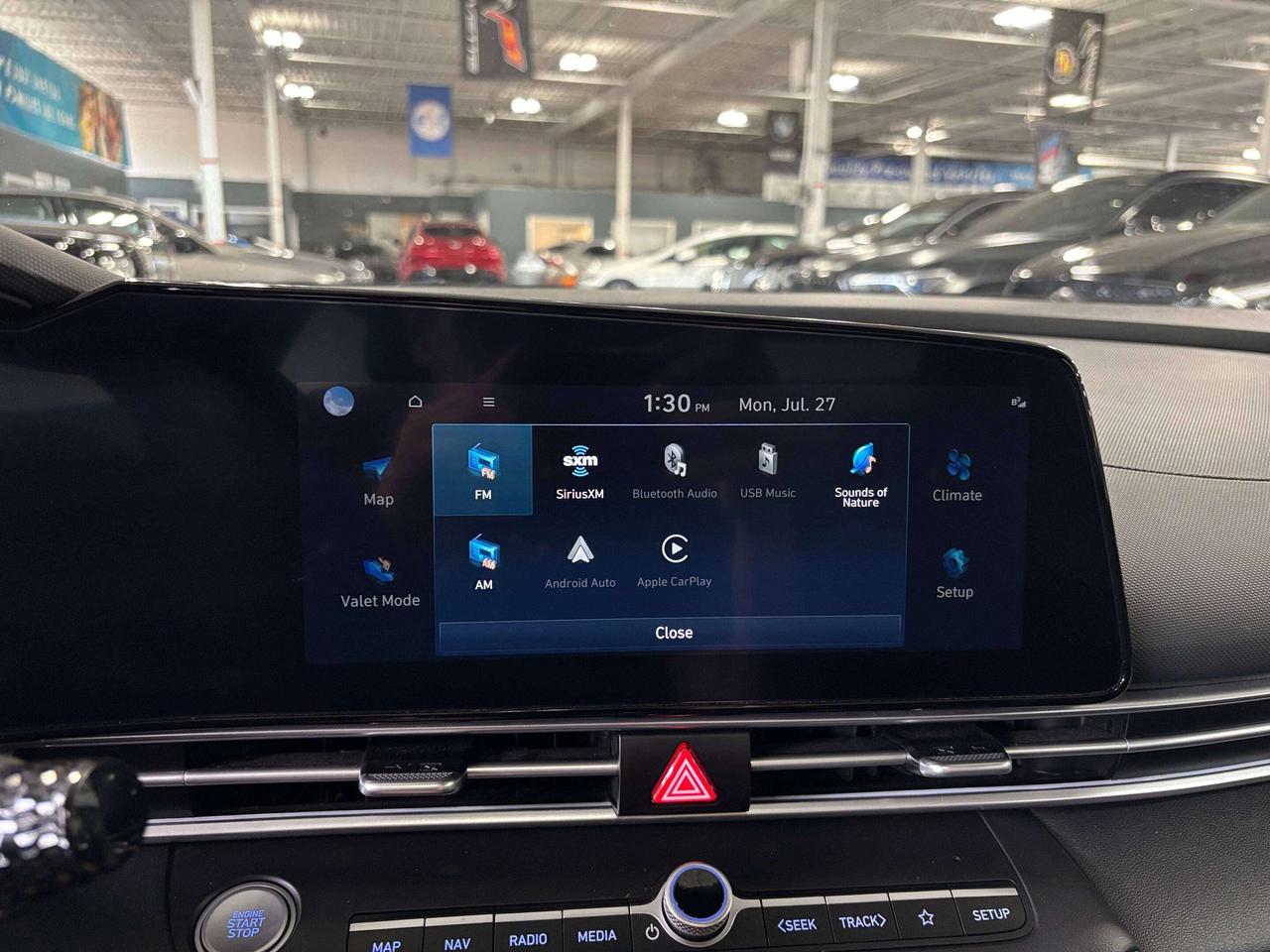 2024 Hyundai Elantra Preferred|NAV|SUNROOF|ALLOYS|AMBIENT|HEATEDSEATS|+ Photo