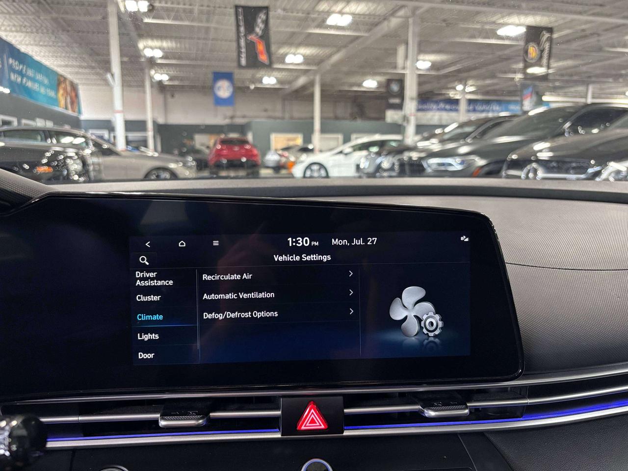 2024 Hyundai Elantra Preferred|NAV|SUNROOF|ALLOYS|AMBIENT|HEATEDSEATS|+ Photo