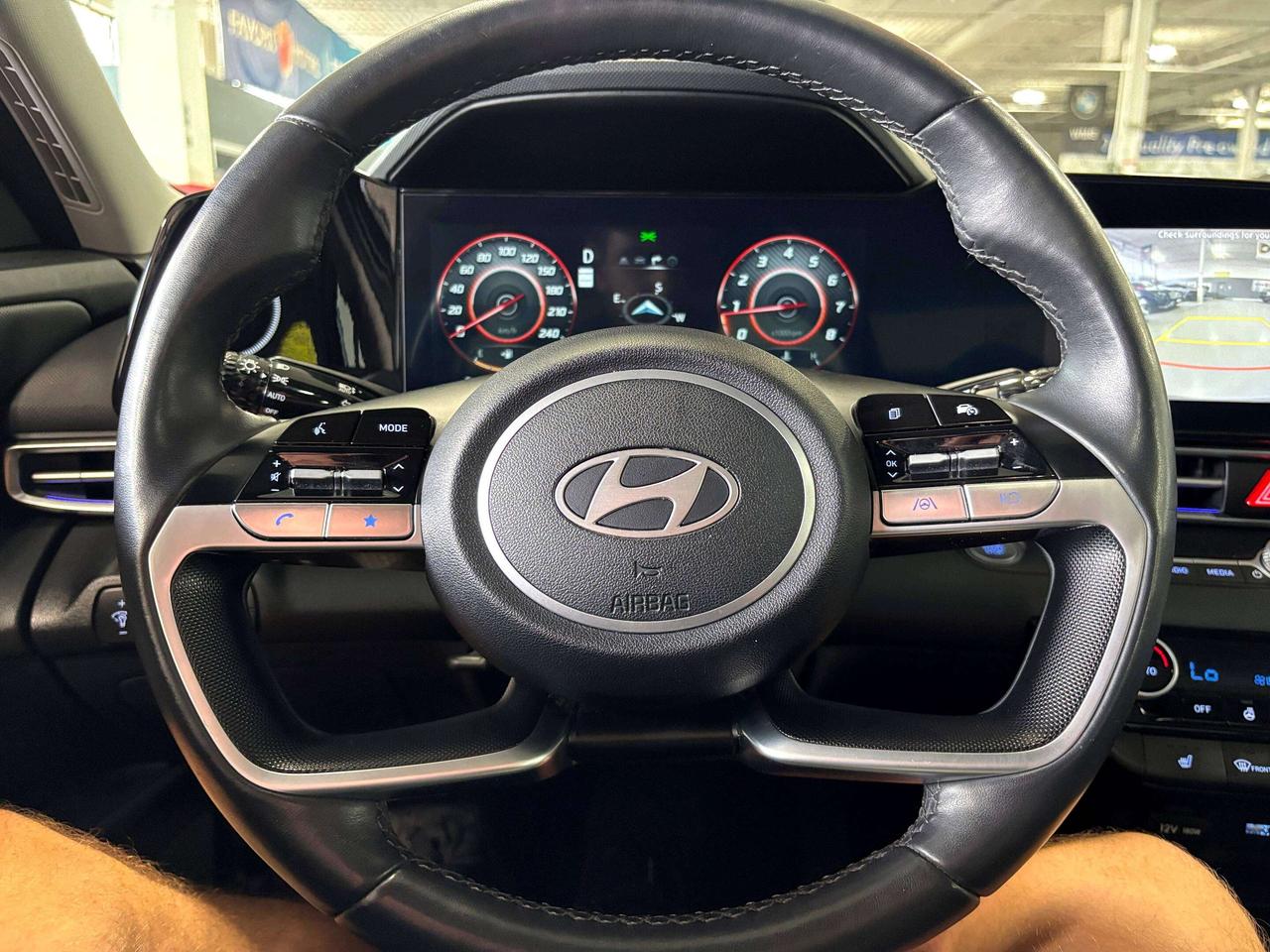 2024 Hyundai Elantra Preferred|NAV|SUNROOF|ALLOYS|AMBIENT|HEATEDSEATS|+ Photo