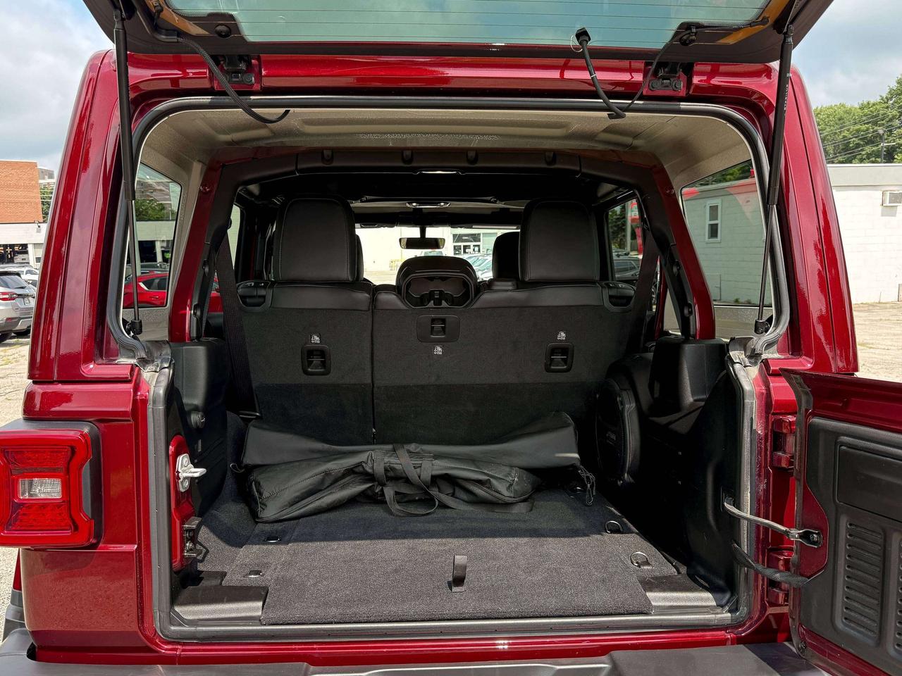 2021 Jeep Wrangler Sahara | NAVIGATION | REMOTE START | ALPINE AUDIO Photo