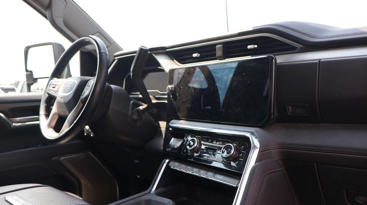 2024 GMC Sierra 3500 HD Denali | Tow Hitch | Leather Seats Photo