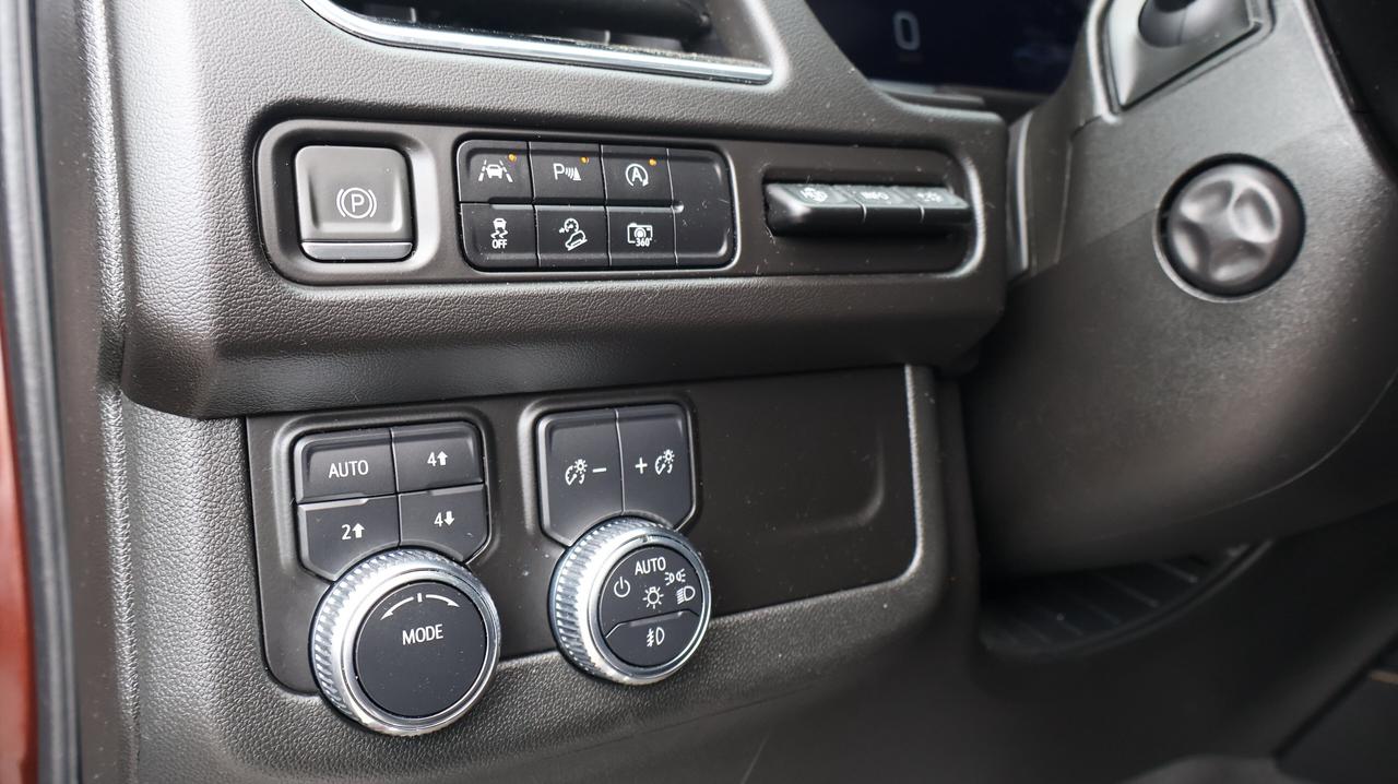 2023 GMC Yukon AT4 |  5.3L ECOTEC3 V8 Photo