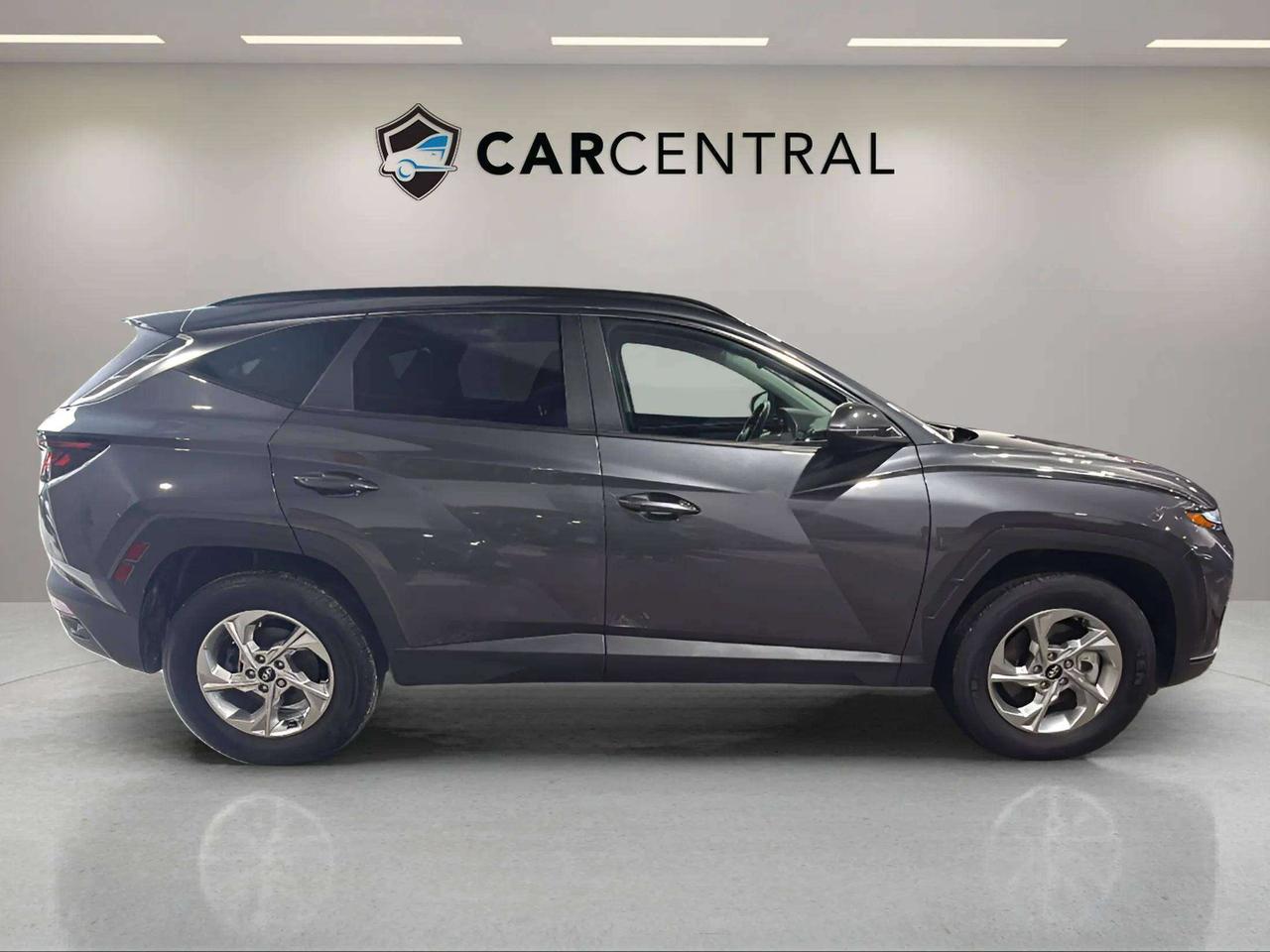 2024 Hyundai Tucson PREFERRED| CLEAN CARFAX| HTD SEATS | CARPLAY Photo