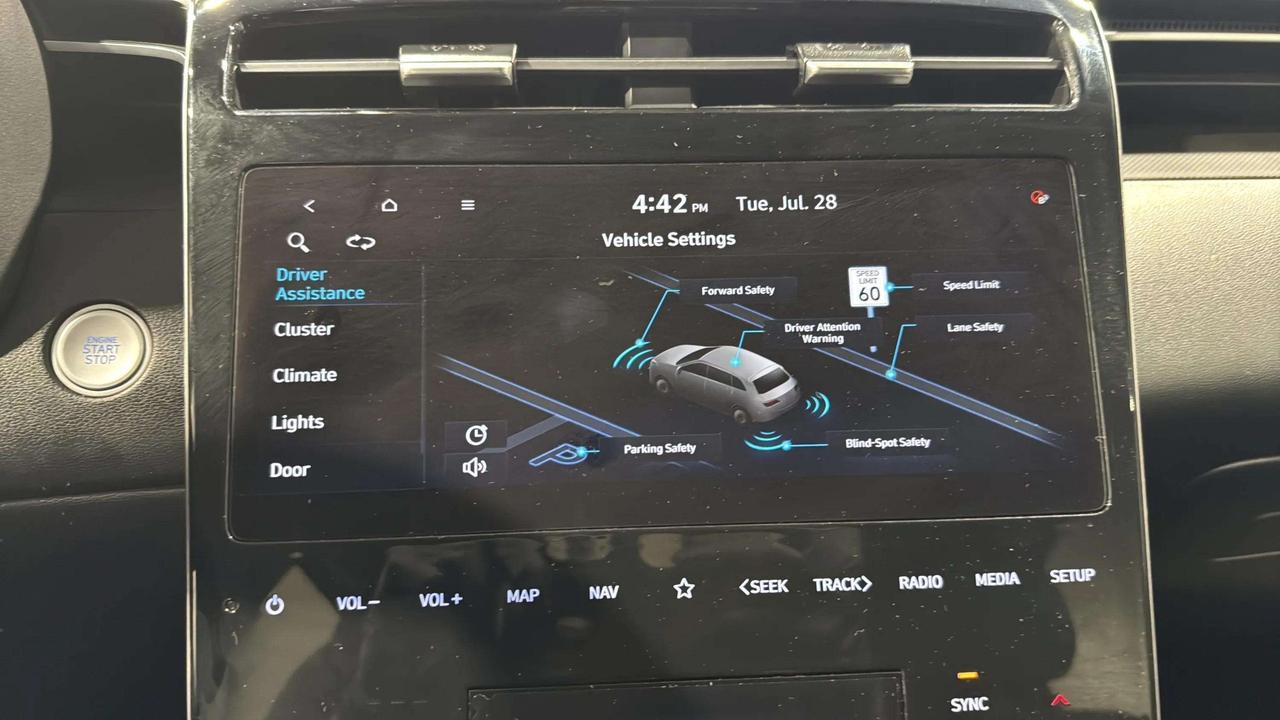 2024 Hyundai Tucson PREFERRED| CLEAN CARFAX| HTD SEATS | CARPLAY Photo