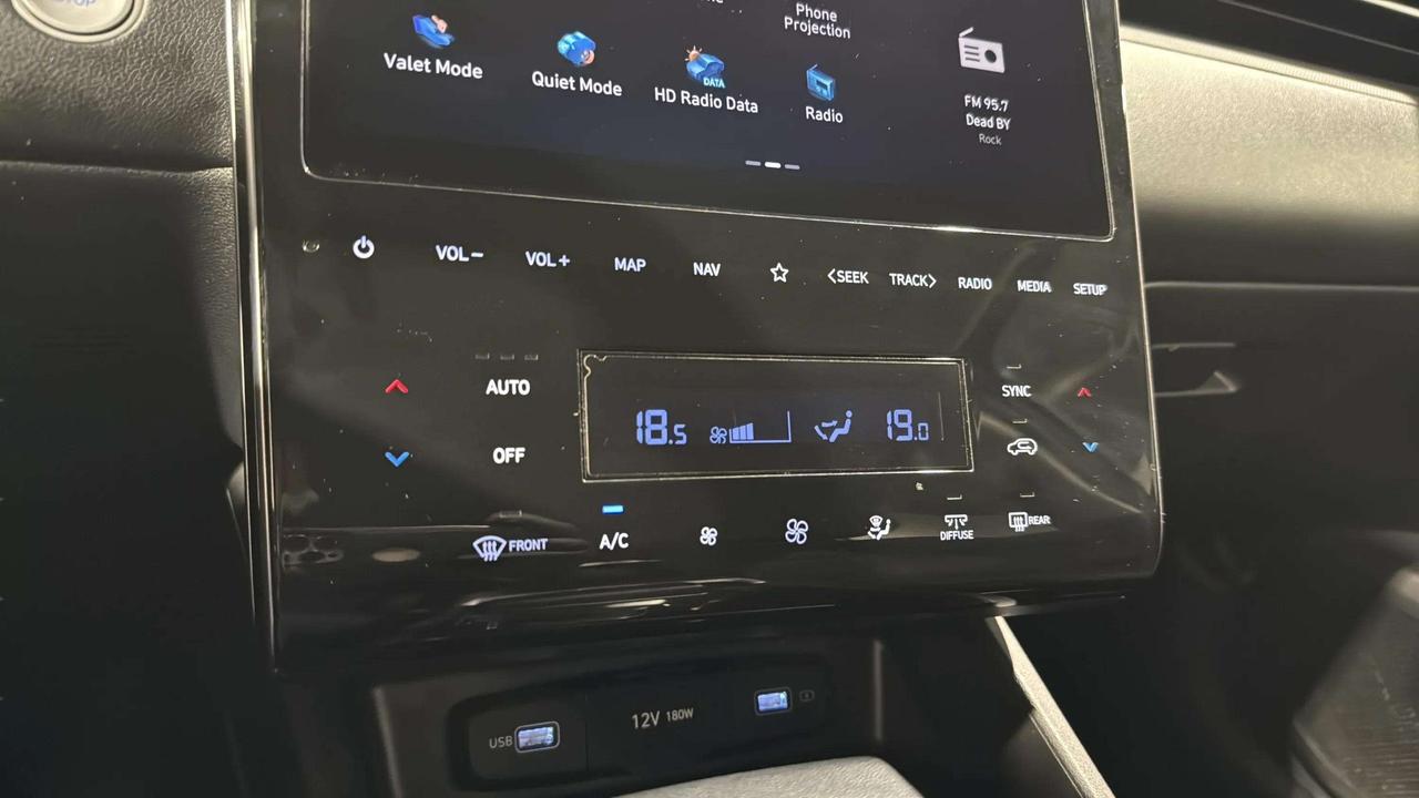 2024 Hyundai Tucson PREFERRED| CLEAN CARFAX| HTD SEATS | CARPLAY Photo