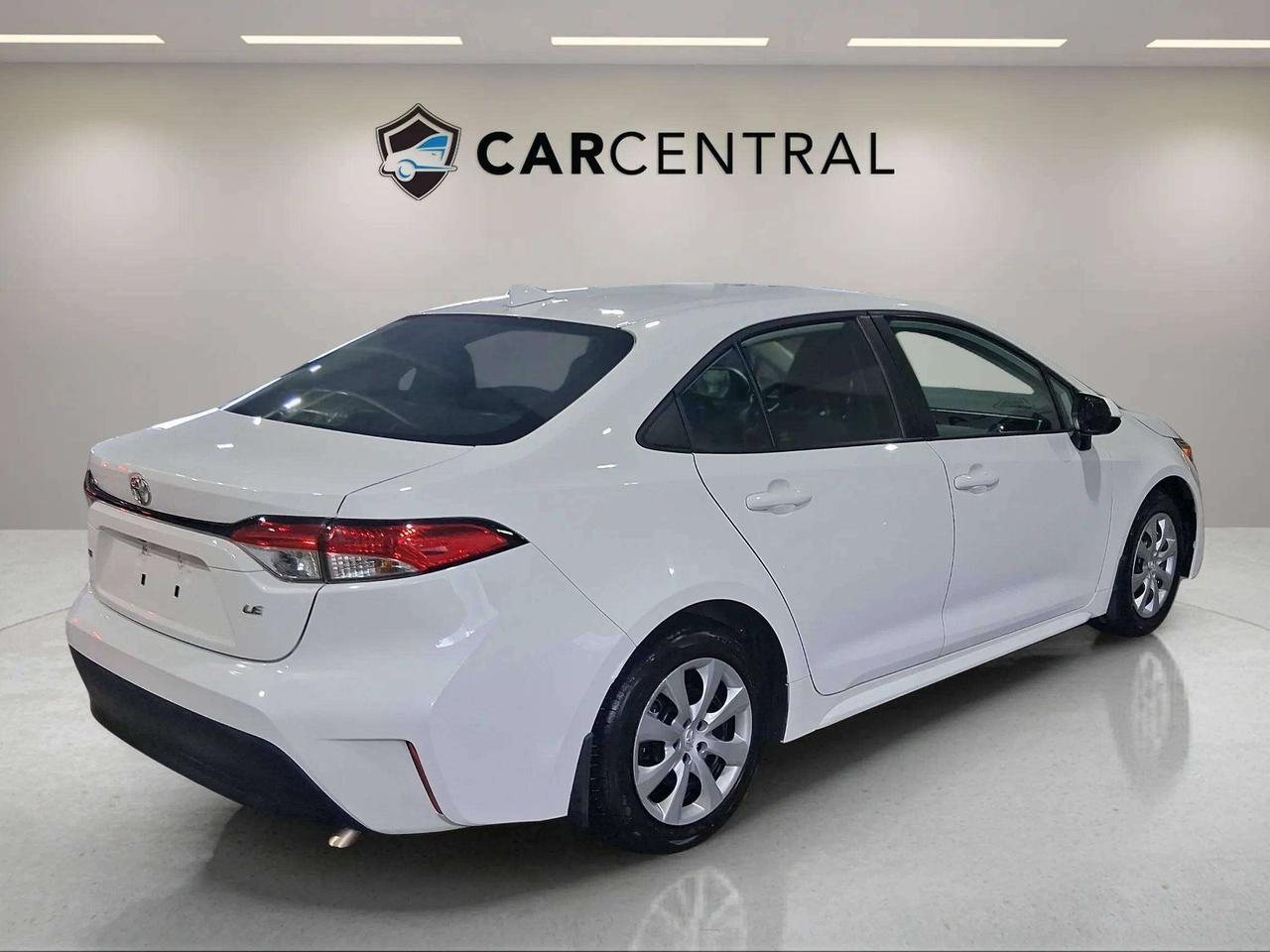 2023 Toyota Corolla LE | CLEAN CARFAX | CARPLAY | HEATED SEATS Photo