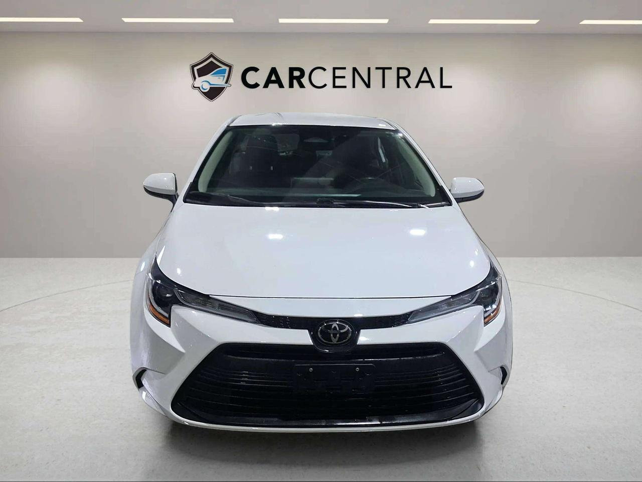2023 Toyota Corolla LE | CLEAN CARFAX | CARPLAY | HEATED SEATS Photo