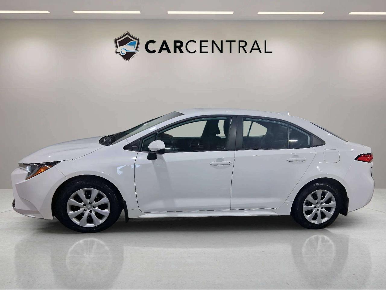 2023 Toyota Corolla LE | CLEAN CARFAX | CARPLAY | HEATED SEATS Photo5