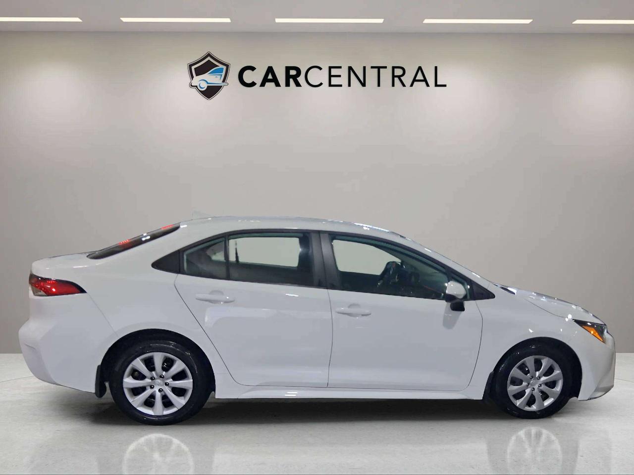 2023 Toyota Corolla LE | CLEAN CARFAX | CARPLAY | HEATED SEATS Photo