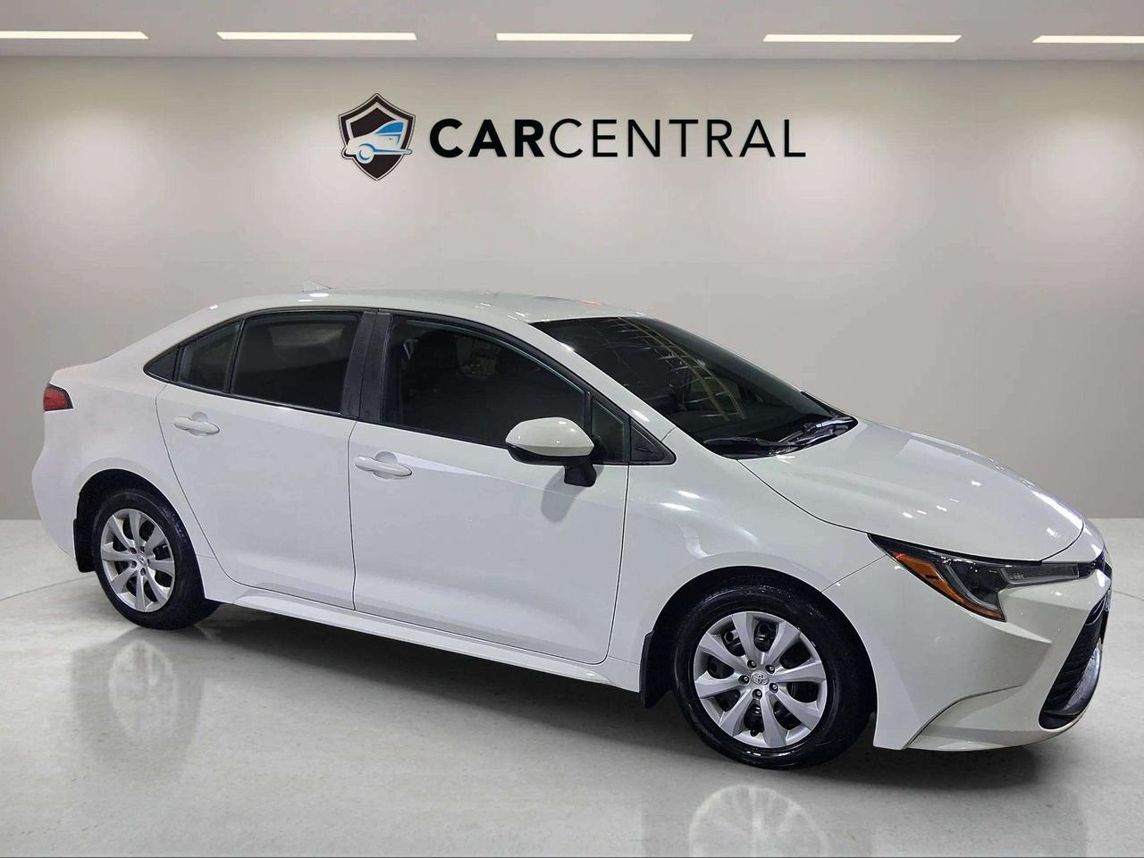 2023 Toyota Corolla LE | CLEAN CARFAX | CARPLAY | HEATED SEATS Photo
