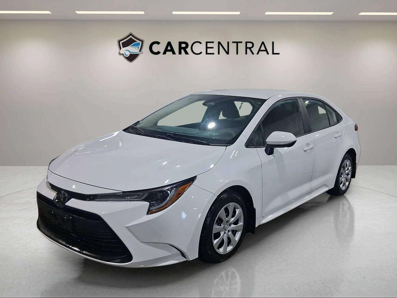 2023 Toyota Corolla LE | CLEAN CARFAX | CARPLAY | HEATED SEATS Photo