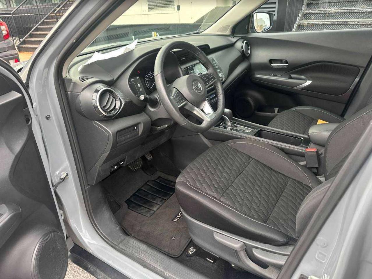 2021 Nissan Kicks SV | CLEAN CARFAX | CARPLAY | PUSH START |HTD SEAT Photo