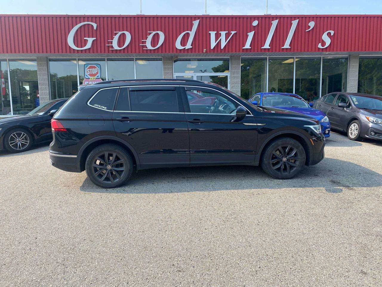 2022 Volkswagen Tiguan COMFORTLINE, CLEAN CARFAX, SUNROOF, REMOTE START! Photo