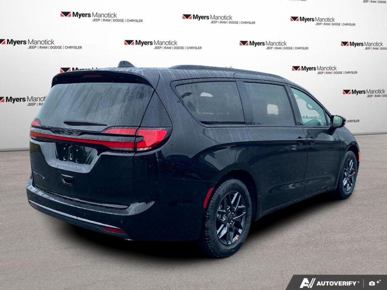 2027 Chrysler Pacifica Select Photo