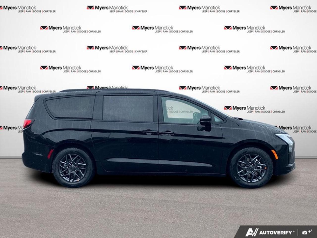 2027 Chrysler Pacifica Select Photo
