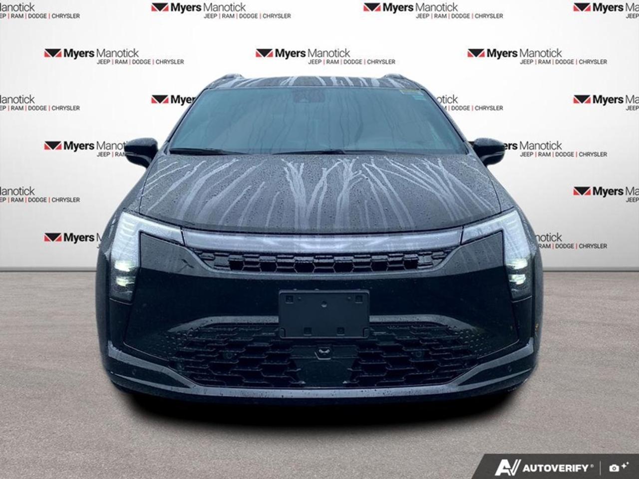 2027 Chrysler Pacifica Select Photo