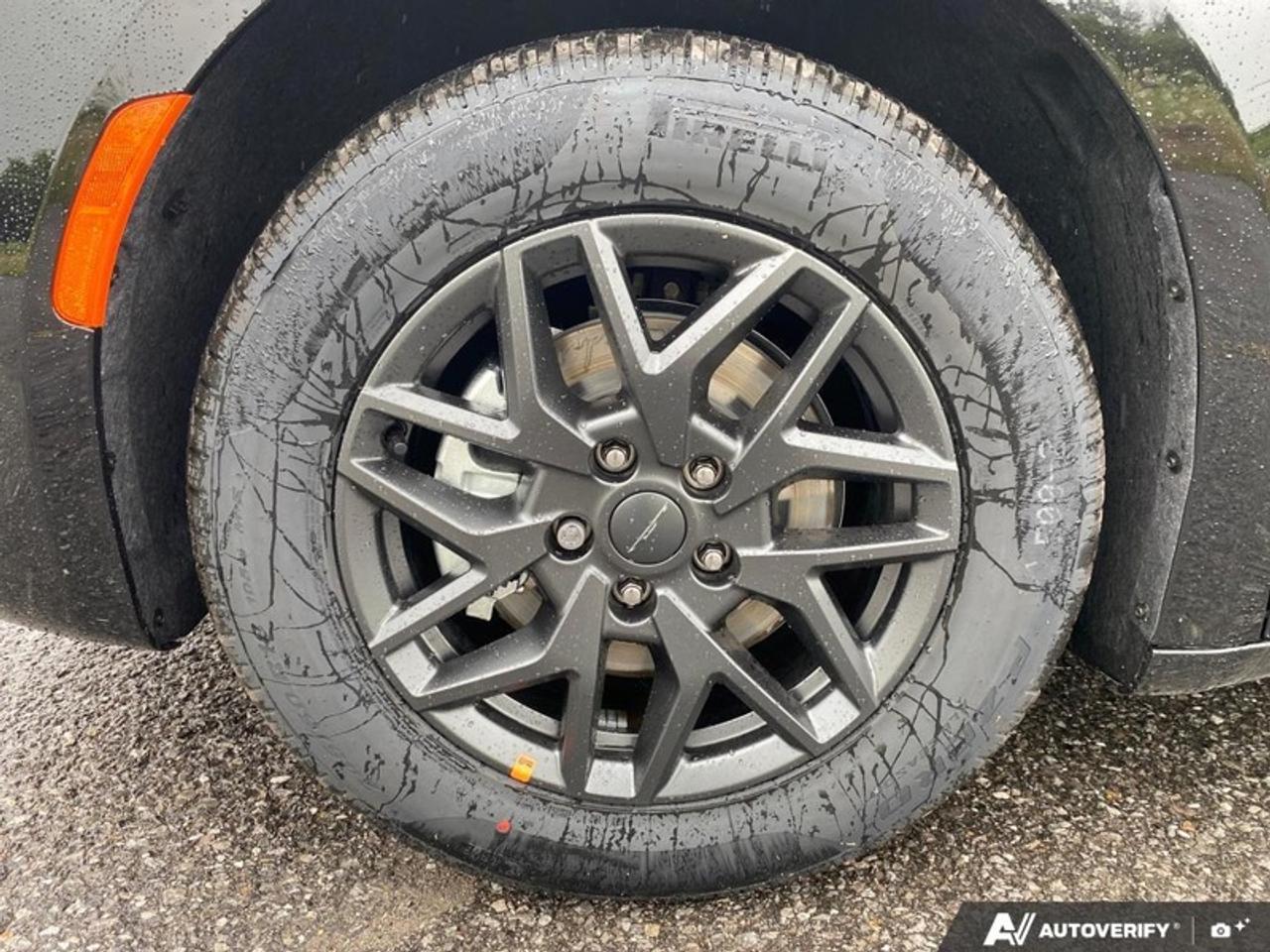 2027 Chrysler Pacifica Select Photo