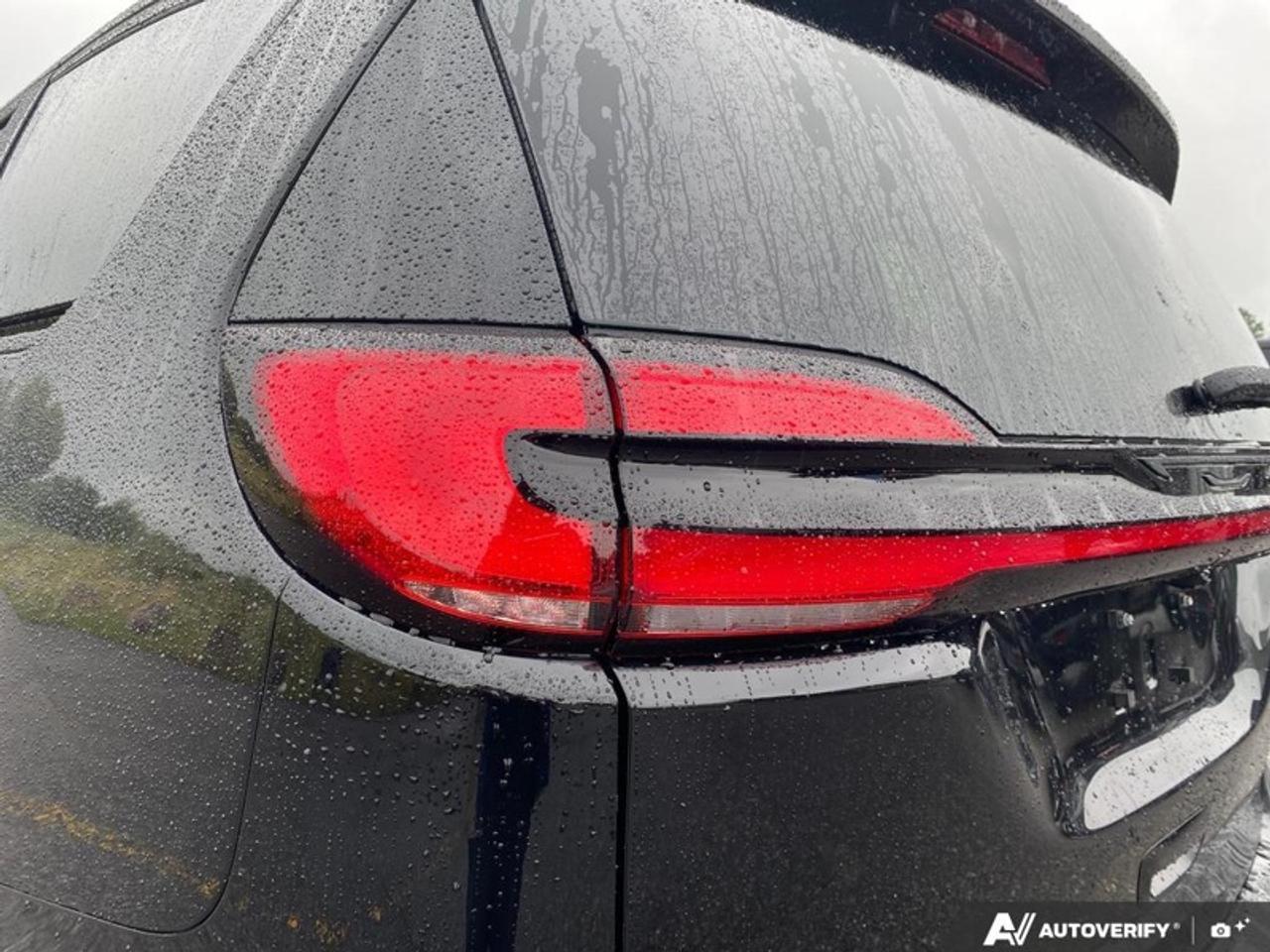 2027 Chrysler Pacifica Select Photo